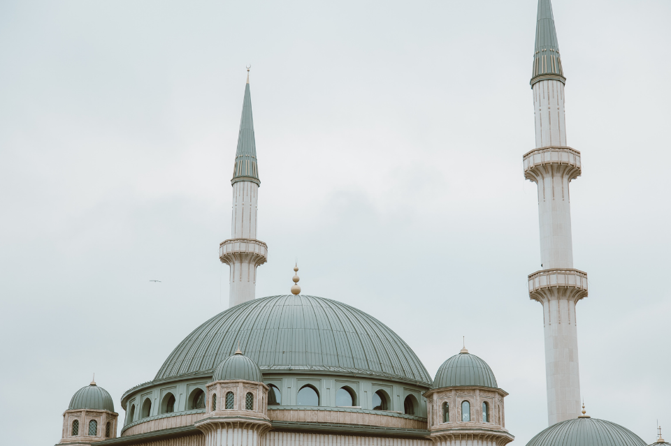 PENDAKWAH GIGIH YANG HIDUP DAN MATI DI ATAS ATAP MASJID