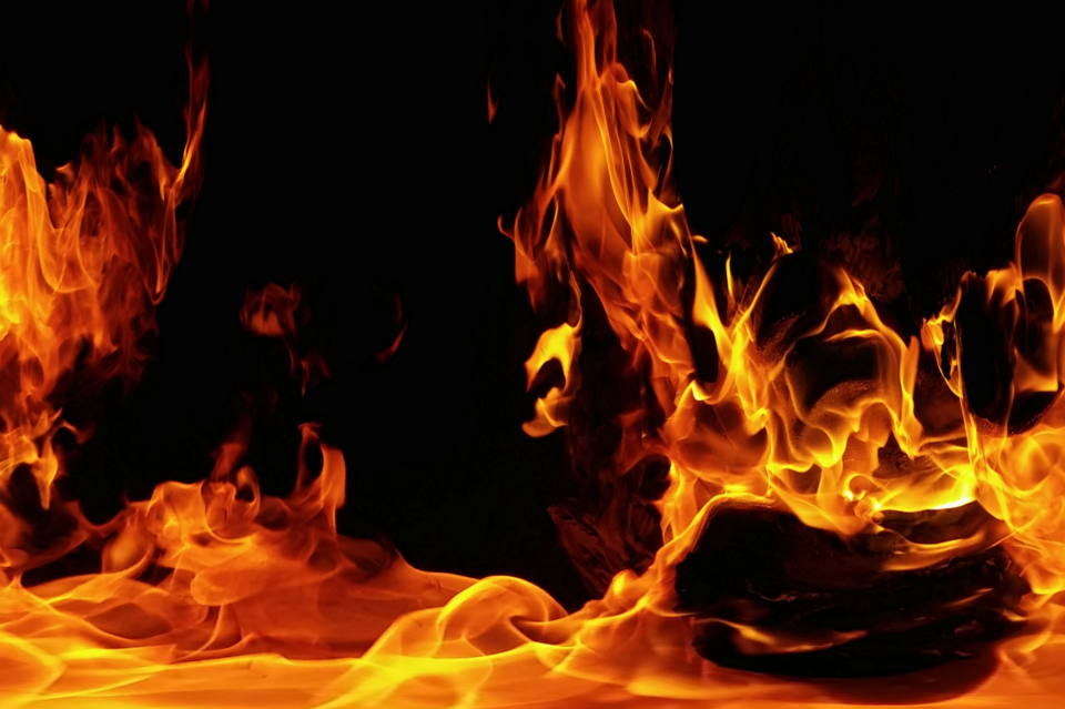 LIDAH API MENJELIR PANJANG