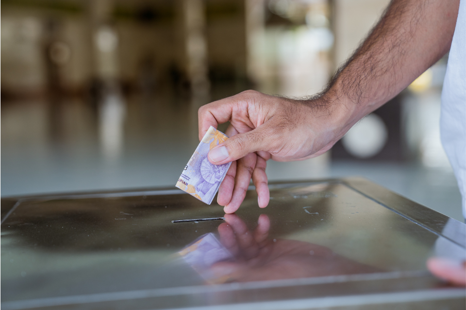 IMPLIKASI SEDEKAH TERHADAP KEHIDUPAN SPIRITUAL