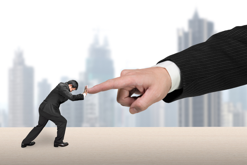 ORANG BESAR DAN ORANG KECIL