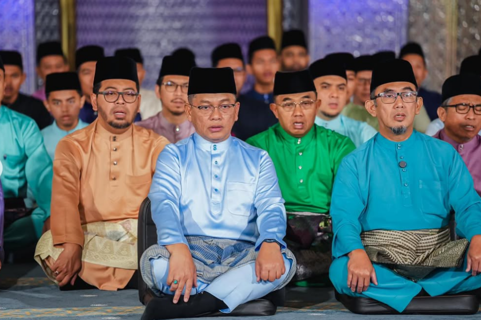 TAKBIR: MENGAGUMI  KEBESARAN  ALLAH