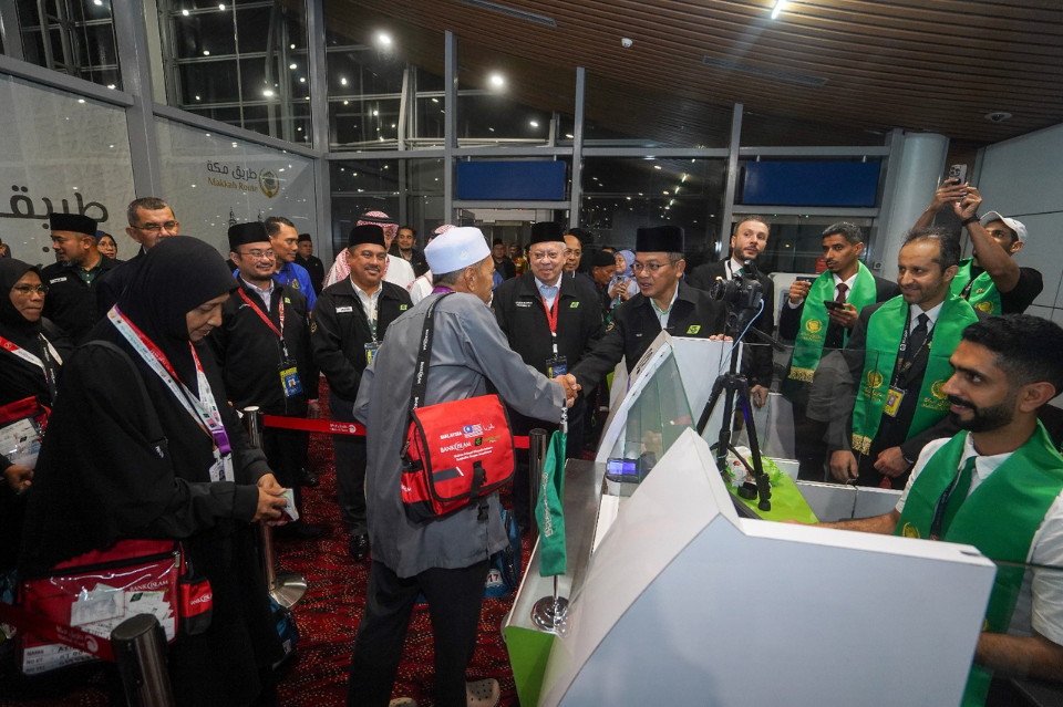 KUMPULAN PERTAMA JEMAAH HAJI MALAYSIA BERLEPAS KE MADINAH