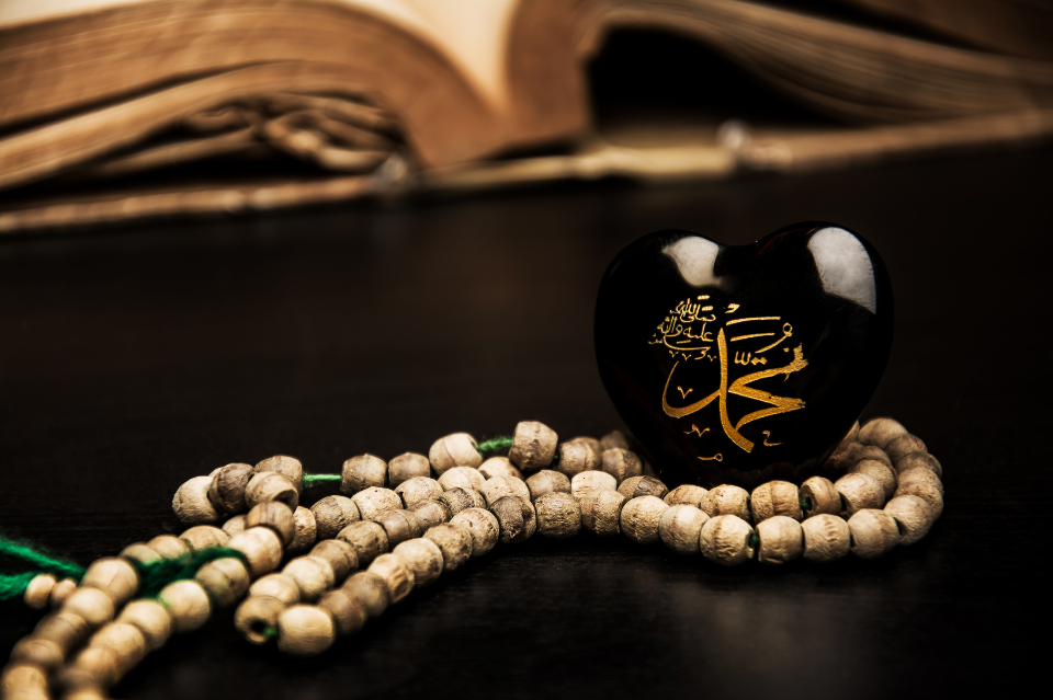 BUKTI CINTA KEPADA RASUL