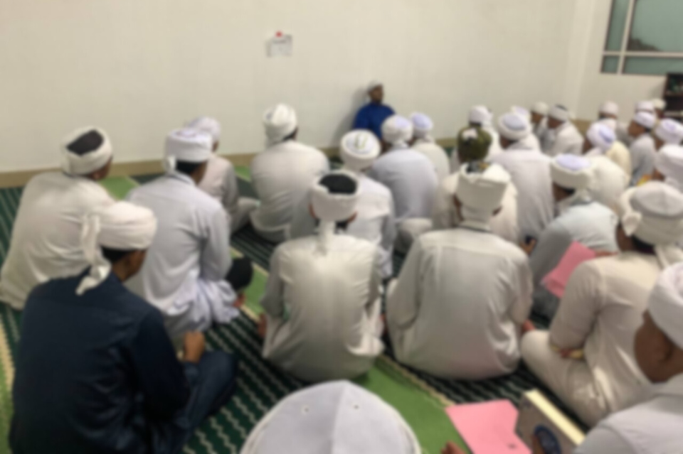 MENOLAK TUDUHAN KERAJAAN BERHASRAT MENUTUP PONDOK